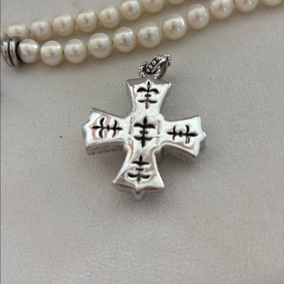 Judith Ripka faux pearl necklace with fitting for pendants and MOP Maltese cross - Picture 5 of 11